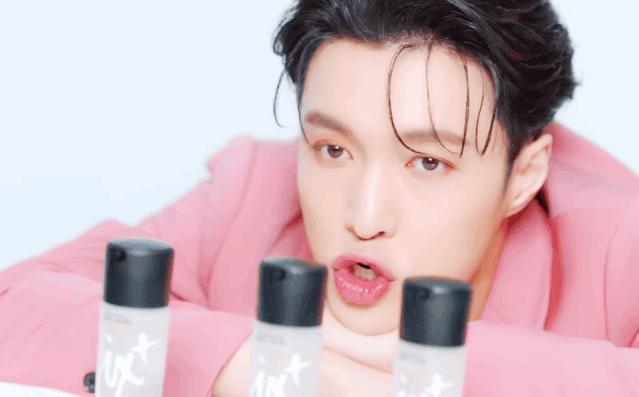 最近男明星代言护肤品,明星代言化妆品为什么不抹脸上