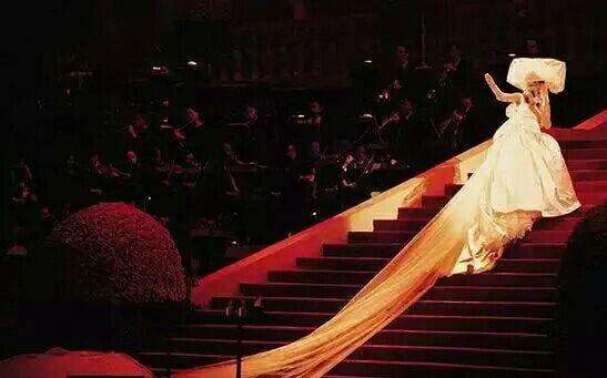 歌手谭咏麟讲不出再见,谭咏麟讲不出再见校园版