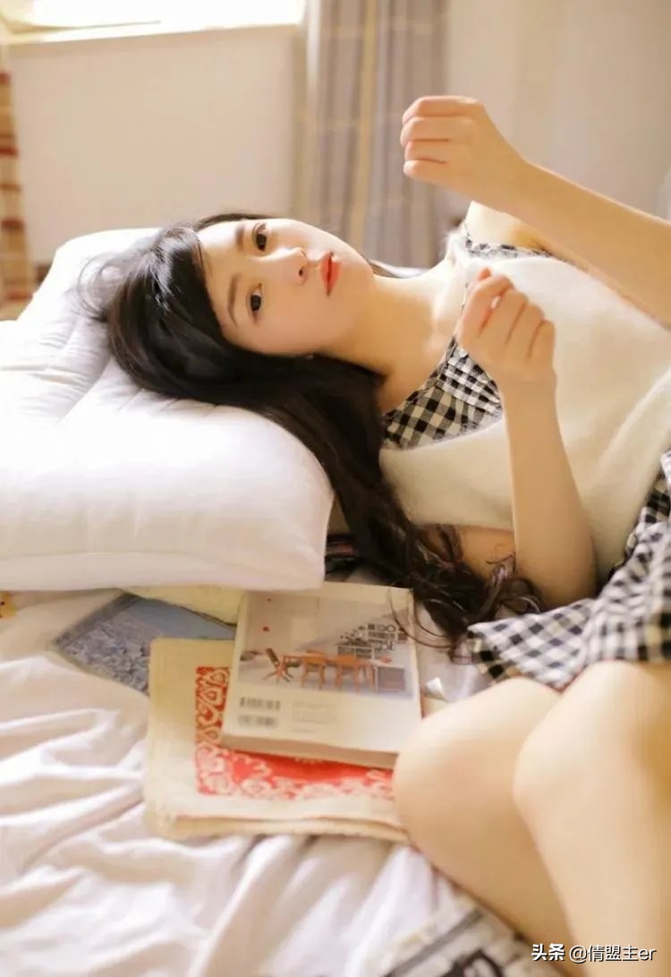 吃甜品的甜妹,吃猕猴桃的甜妹