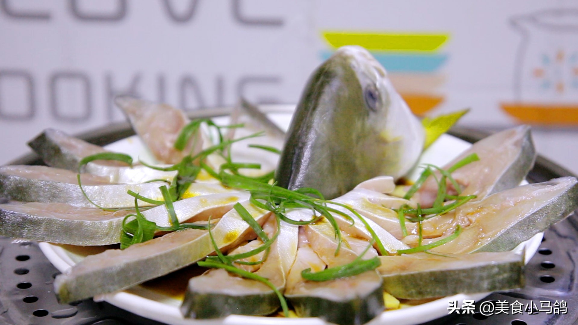 继续清理年货库存,教你做一道颜值爆表的清蒸鱼,晒朋友圈后火了