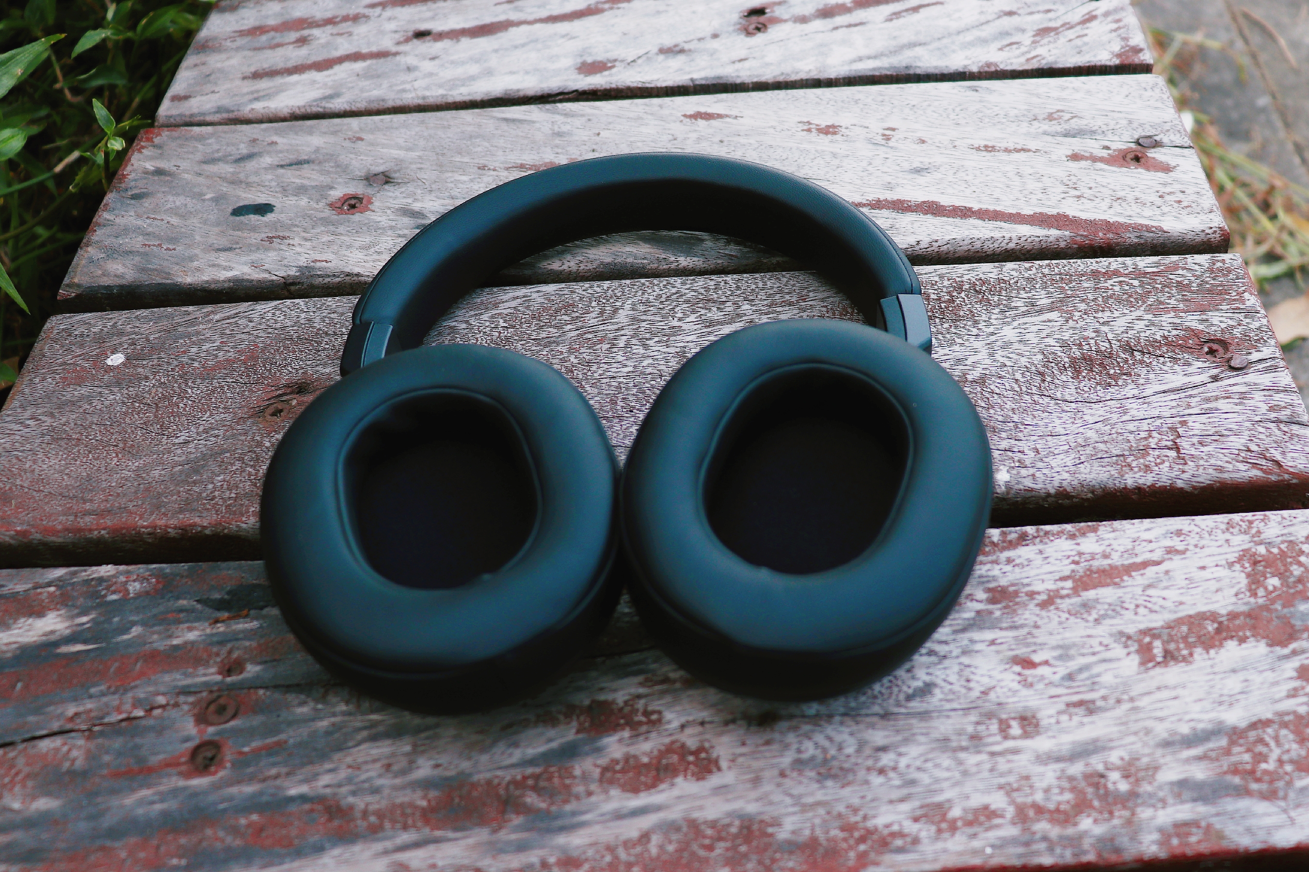 聆听击音K5头戴式主动降噪蓝牙耳机,你的心情便也能放晴了