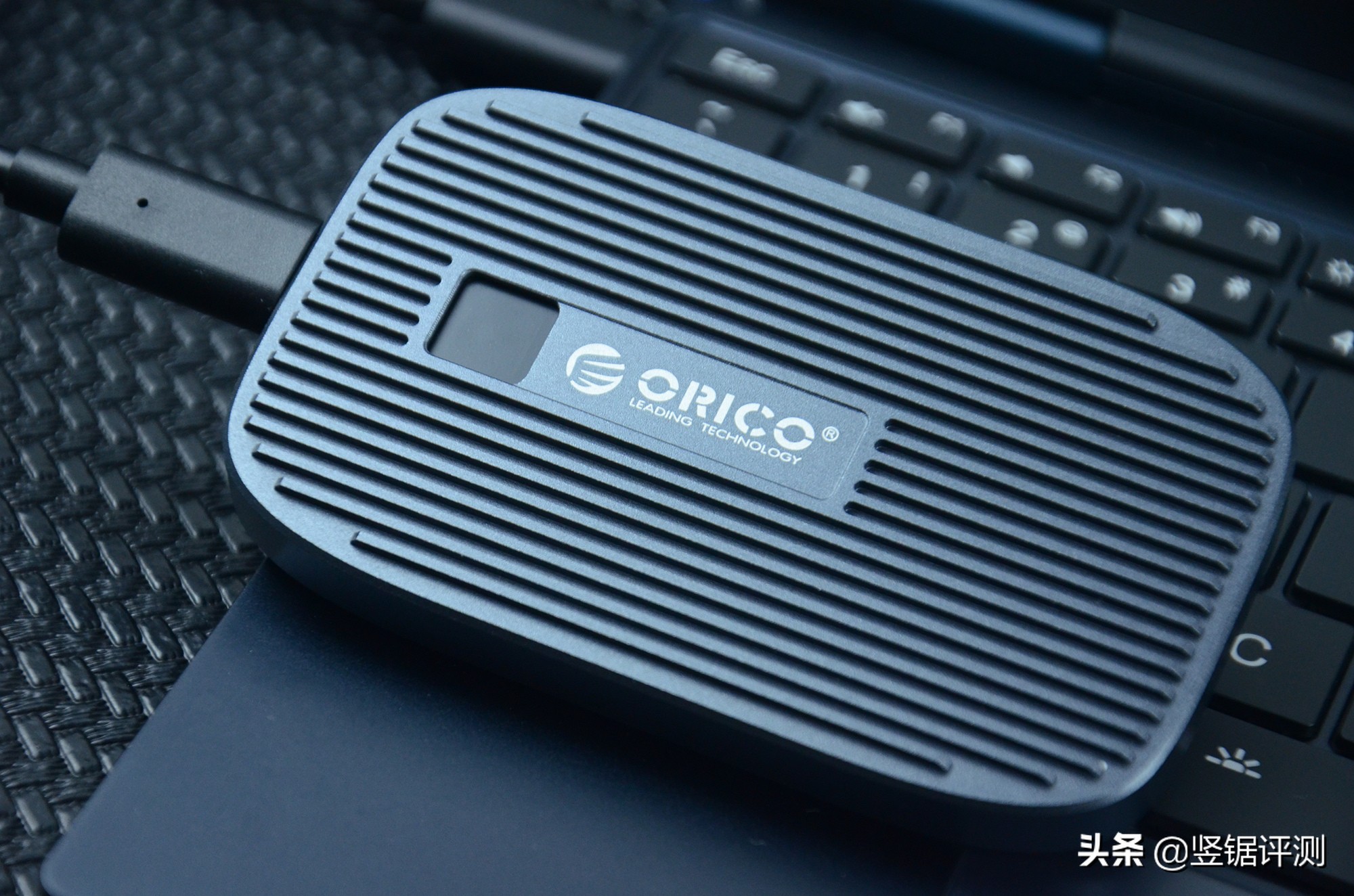 拥有“指纹加密”设计的国产移动固态硬盘：OricoFEN300评测体验