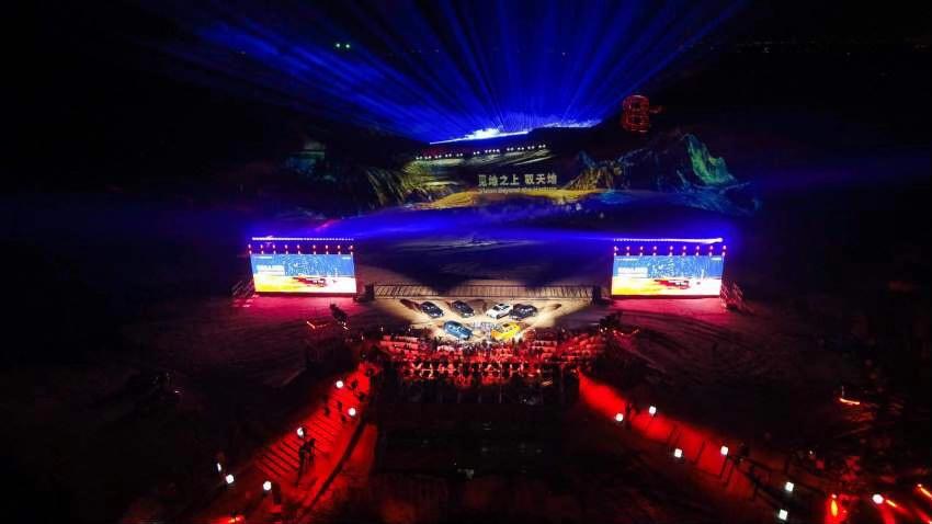 奥迪q8l霍希版落地价,奥迪q8纳瓦拉蓝落地价