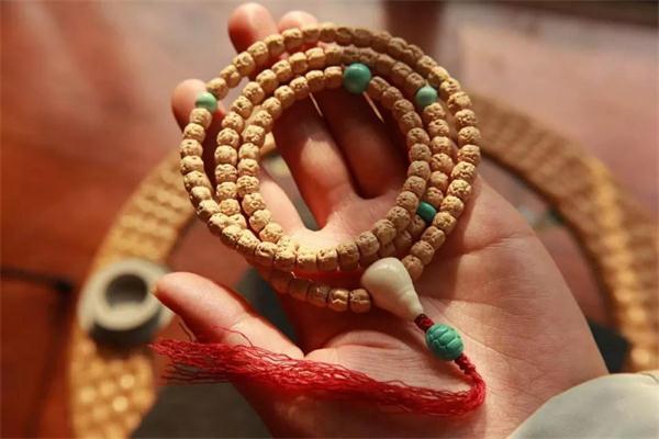 文玩电商在线“割韭菜”，成本几块卖上百，看似捡漏，实则陷阱