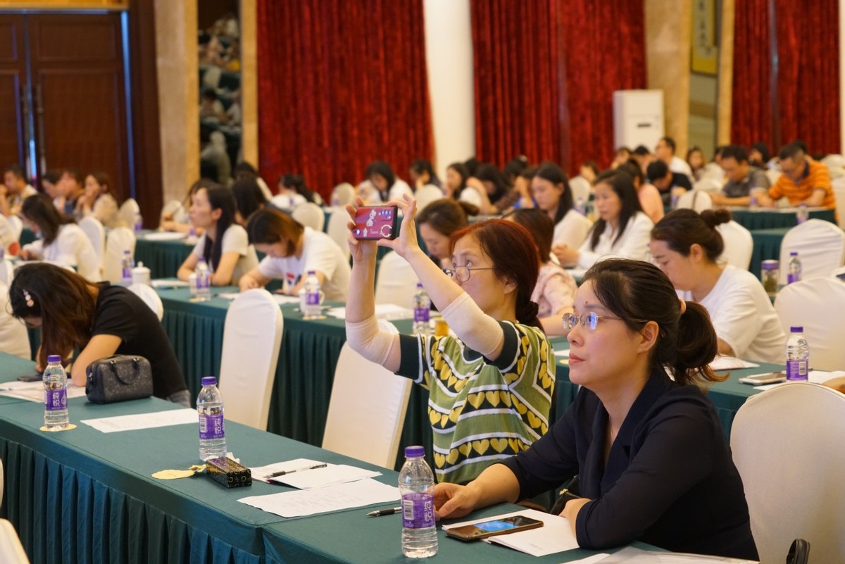 为民办实事作为主题教育的出发点,为民办实事推动主题教育走入民心