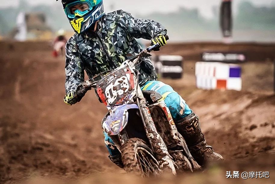 这摩托真好喝。。。不对....这酒真好骑！