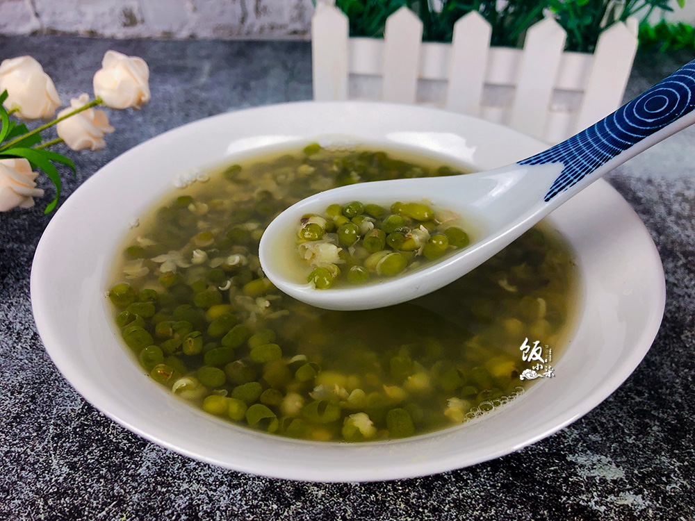 电饭锅煮绿豆汤为什么是红色的,绿豆汤烧的是红色的怎么回事