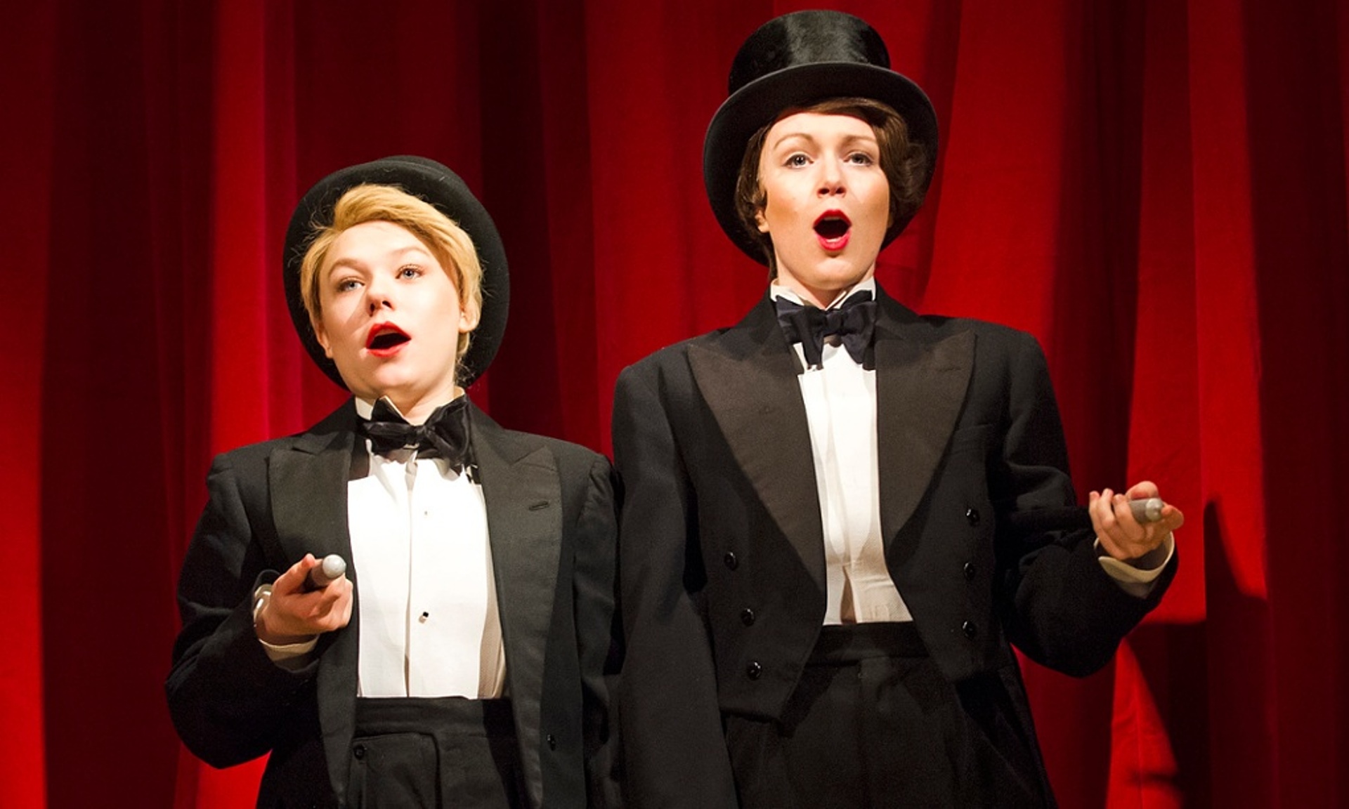 以戏剧为鉴，浅谈英国“女同性恋群体”陷入隐秘的本体论困境原因