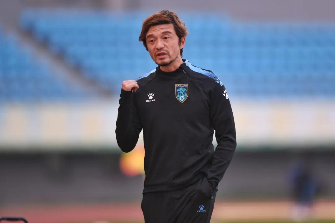 落井下石！前国脚发文致敬郎平，借机暗讽谢晖，中国足球曝出内讧