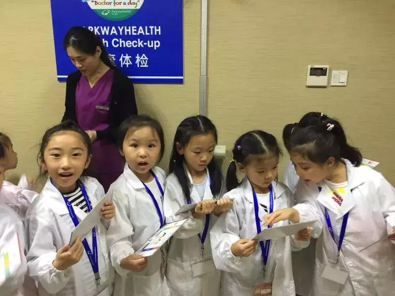 “DoctorFor-A-Day”：小问号携手知名品牌-新加坡“百汇医疗”