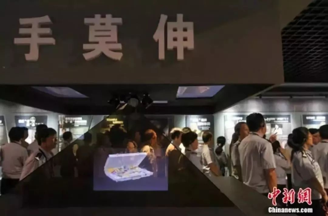 他自称“万岁”，逼人下跪磕头！盘点被扫掉的各种霸