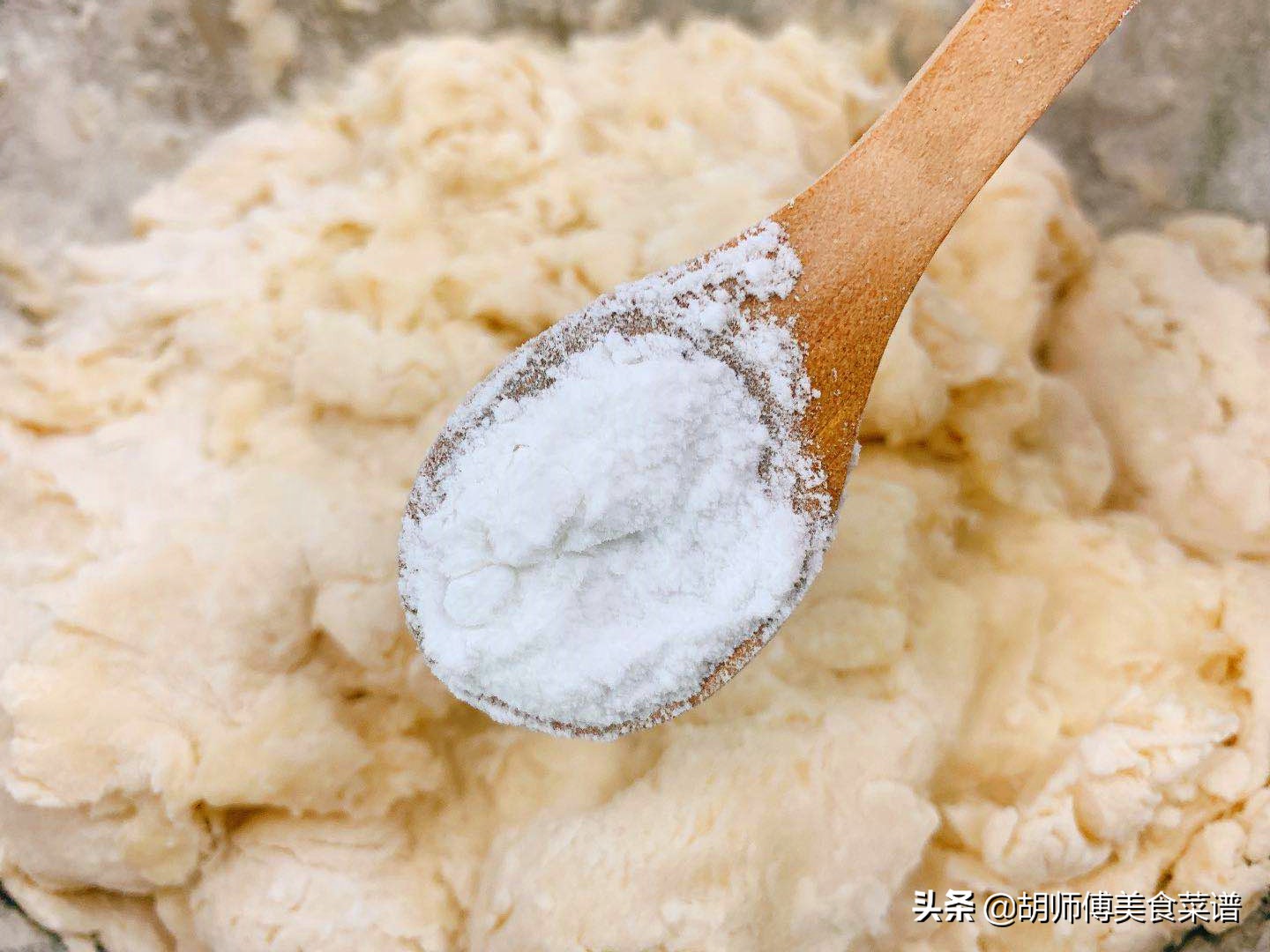 发面酸了怎么补救没有碱和小苏打,发面怎么能使面软而不粘手