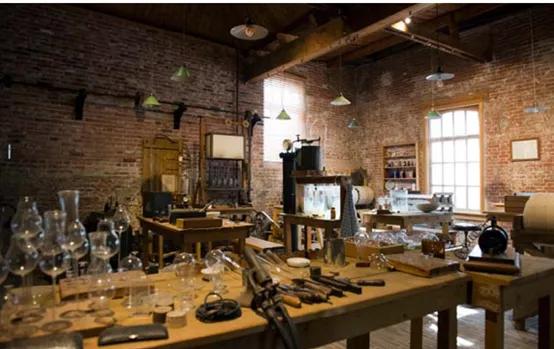 传CT设备曾进故宫,一代传奇医疗巨头靠灯泡发家