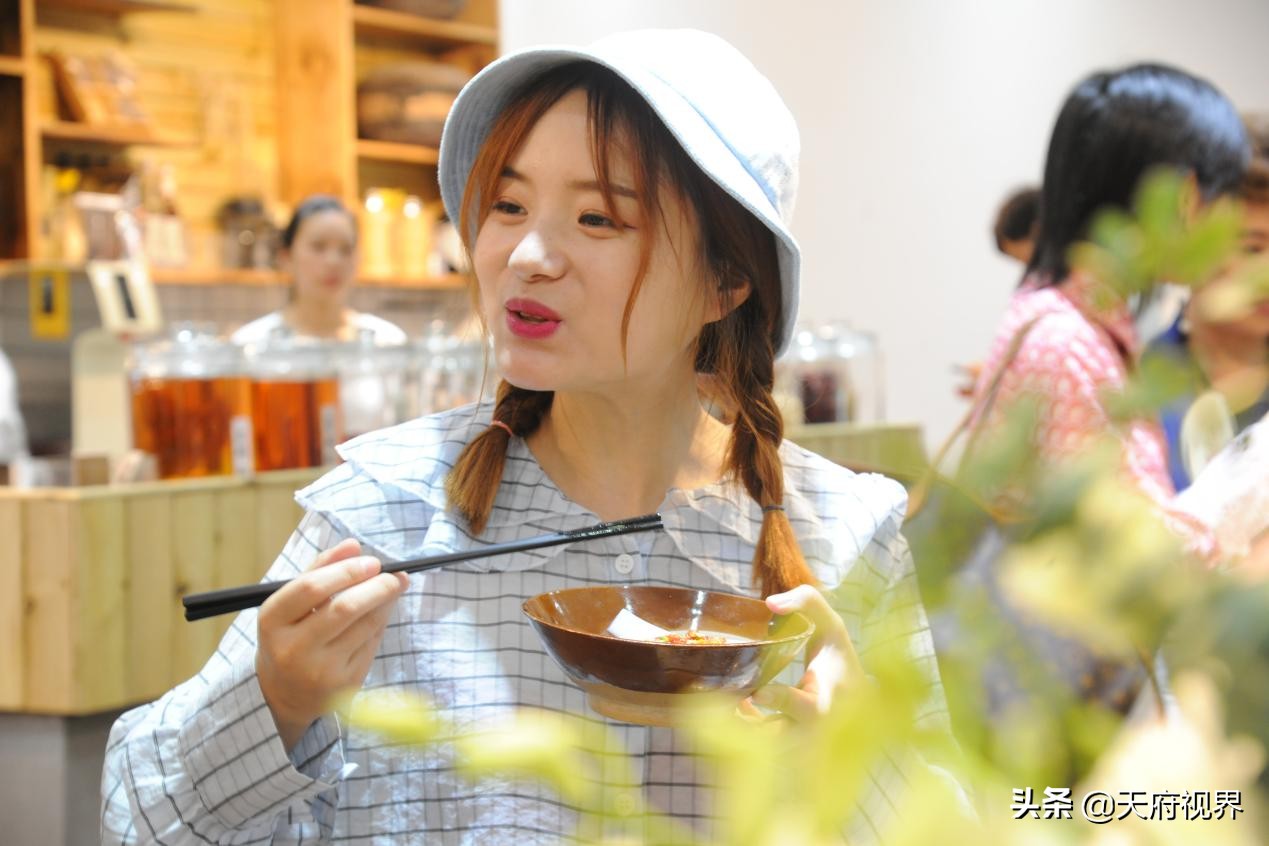 艺术与美食都不可或缺，超级红人节大V天艺村之行