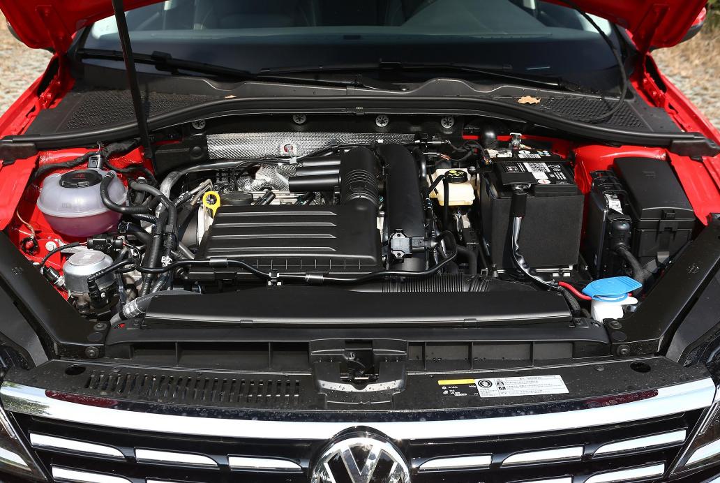 大众凌渡2022款280舒适版试驾上路,大众凌渡2017款280豪华版1.4t试驾