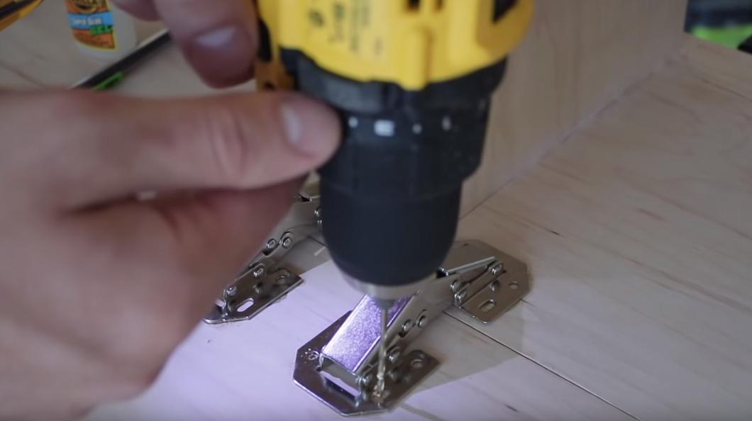 电视柜加隐形柜门一体效果图,悬空电视柜中间不做柜门好看吗