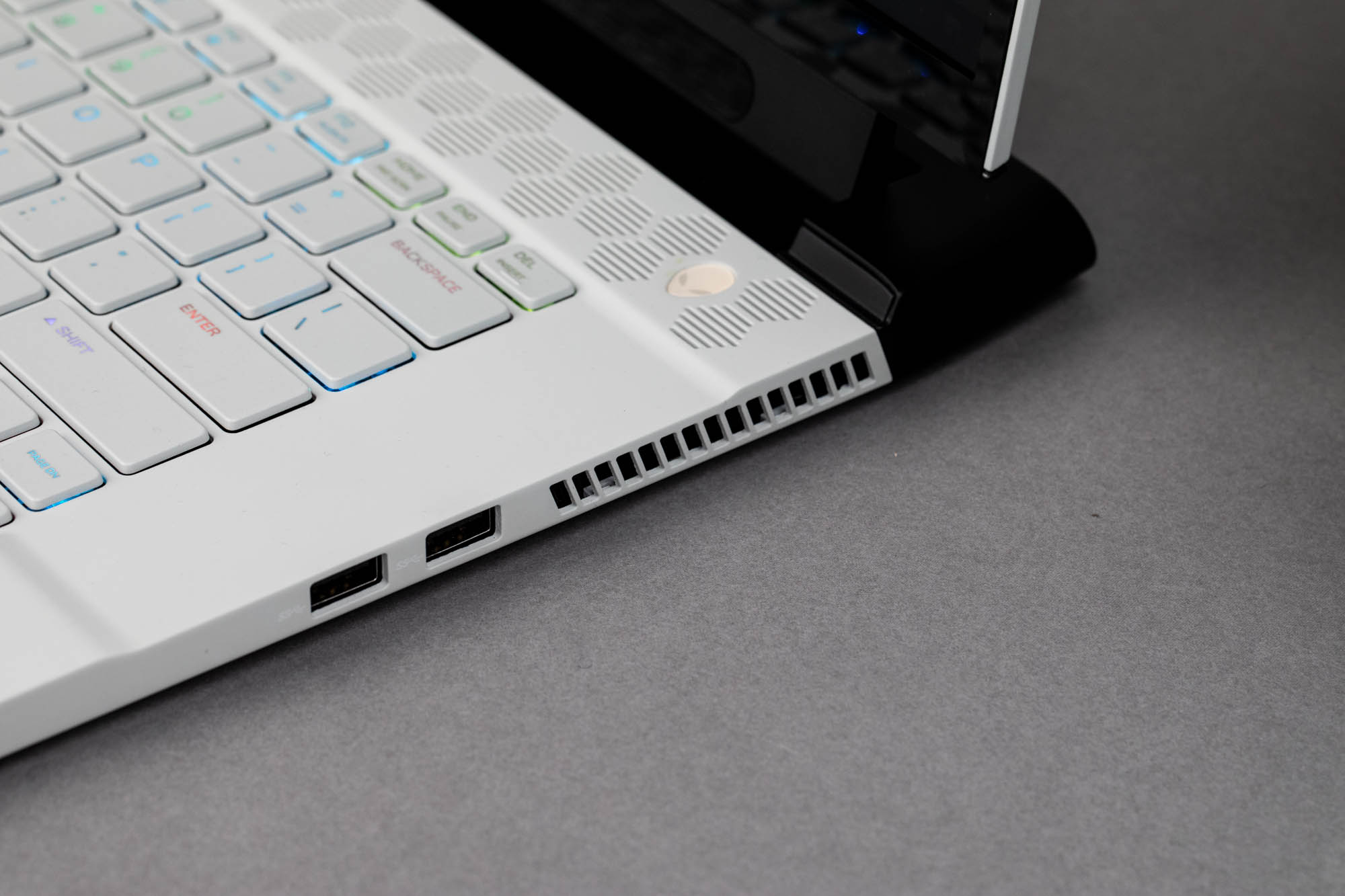 戴尔外星人笔记本17r5深度解析,外星人m15轻薄游戏本笔记本测评