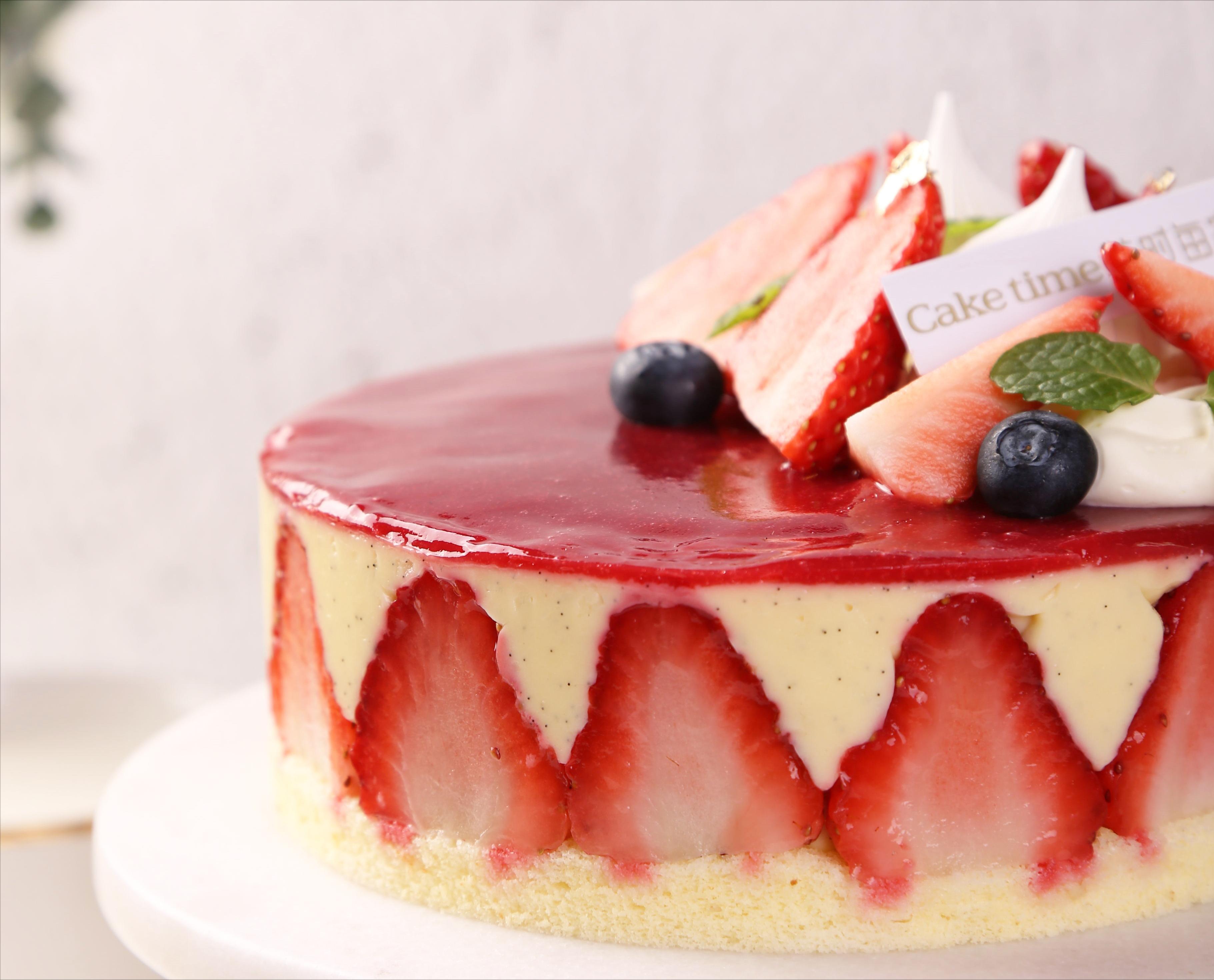 做草莓蛋糕文案抓住草莓的尾巴,草莓季的尾巴视频