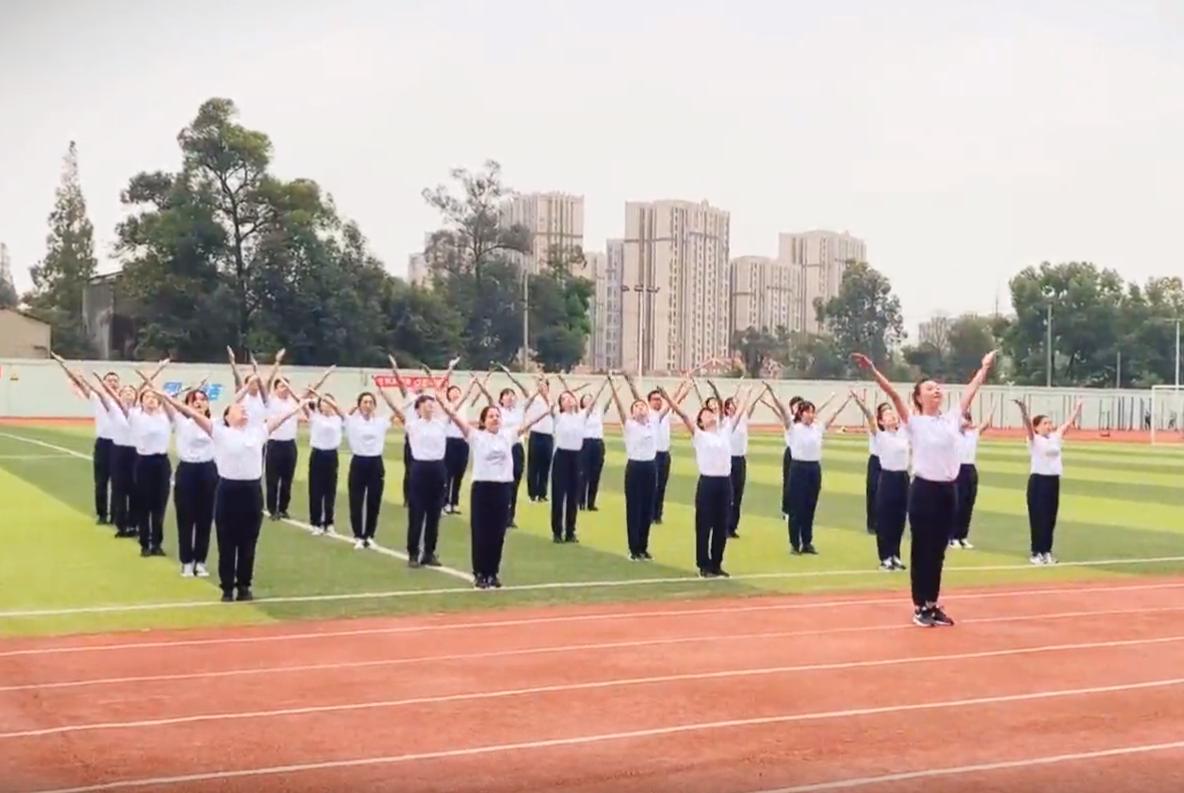 传统体育运动会开幕式,一年一度的运动会在学校拉开帷幕