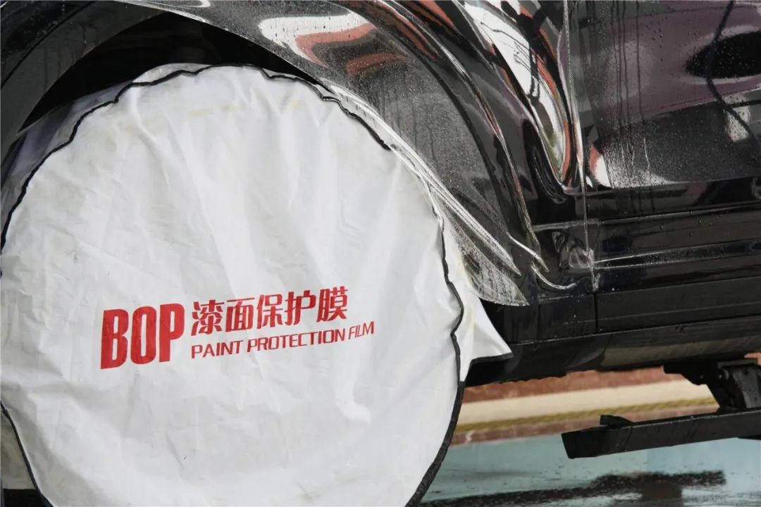 隐形车衣贴完之后全是划痕,隐形车衣贴完了有灰点怎么处理