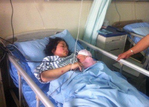 双胞胎一个吃母乳一个吃奶粉,奶水不够吃两个月断奶难回奶吗