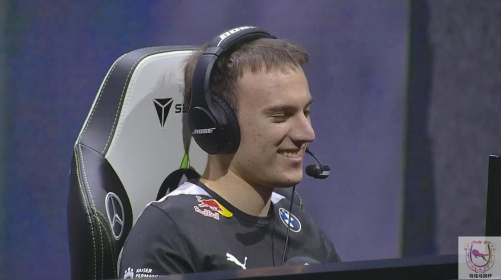 lng打t1离谱操作,lng英雄阵容