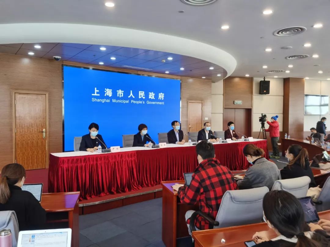 抵沪航班2人被确诊，曾到华南海鲜市场附近用餐上海：拐点为时尚早