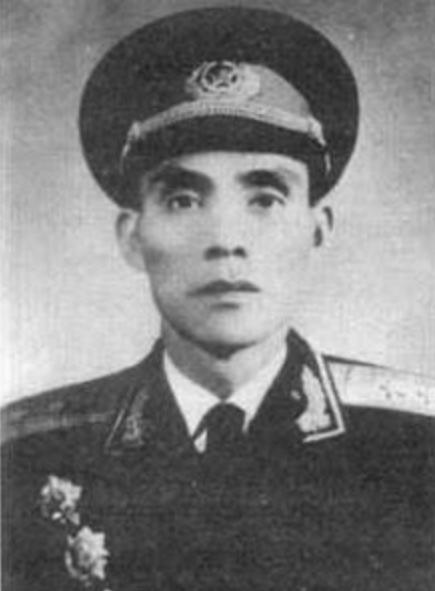 1952年朝鲜战事正紧，彭德怀不回国治病，陈赓向中央“告他一状”