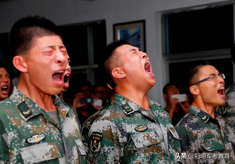 义务兵满服役期会强留吗,义务兵满两年想留下容易吗