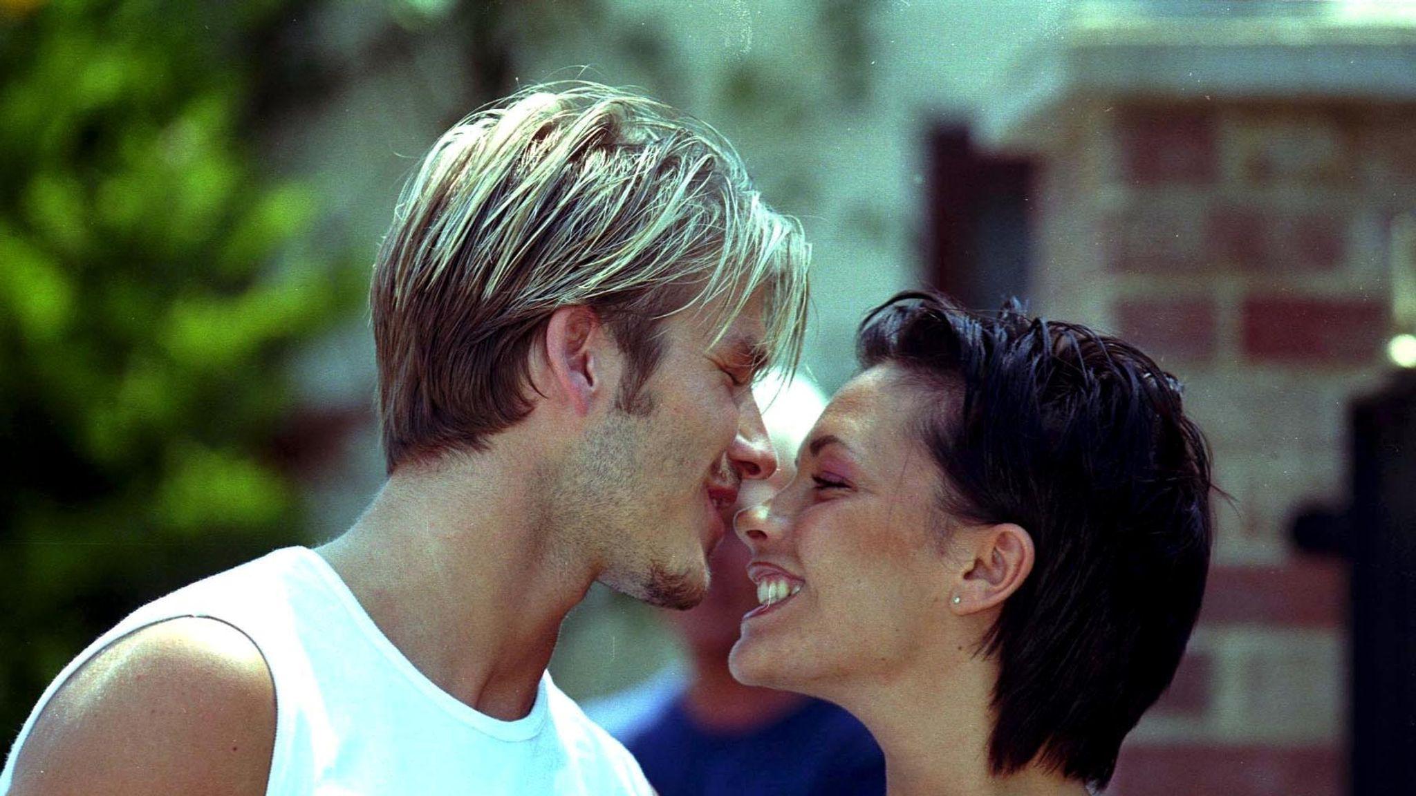 贝克汉姆高段位腻歪照超甜!熊抱贝嫂霸气,花臂+名表像斯文败类