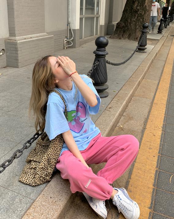 2024早春穿搭高级感粉色系,什么颜色内搭是百搭又显肤色白