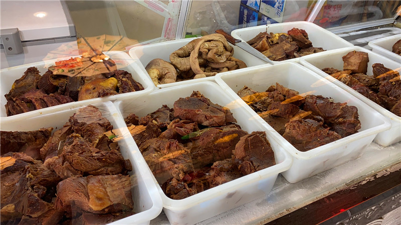 长途跋涉38公里，一人一桌还要量体温，这样的驴肉汤喝得值不值？