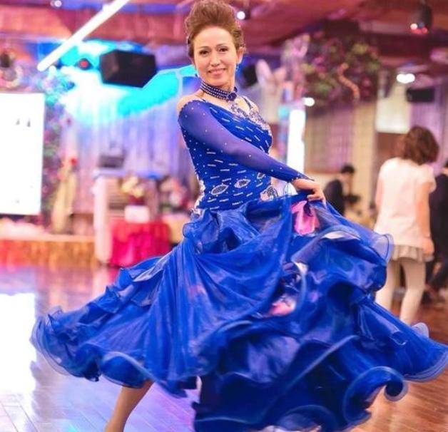 TVB小生同性感妈妈首次同台演出直言最大压力是抱起她