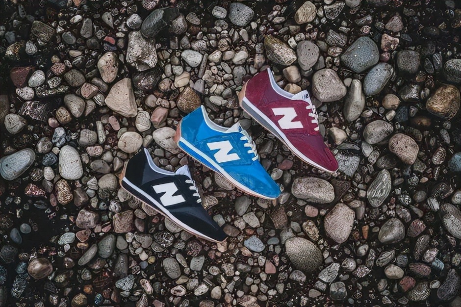 灰色运动鞋是什么梗,灰色运动鞋新百伦搭配