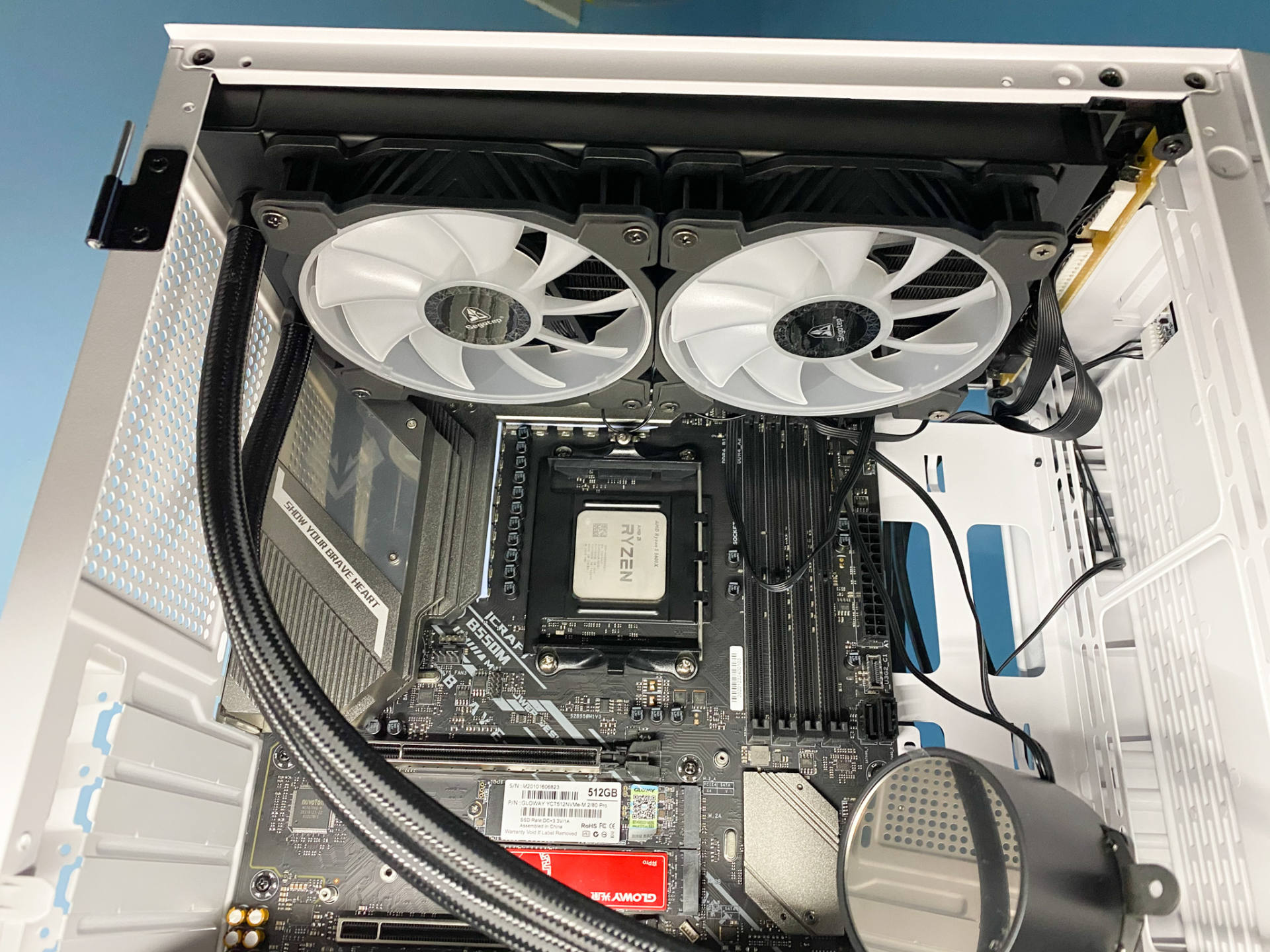 可以装240水冷的小机箱,一般什么配置电脑用水冷机箱