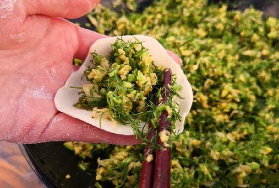 茴香饺子好吃有窍门，最忌直接拌馅，多加1步，茴香更翠绿更入味