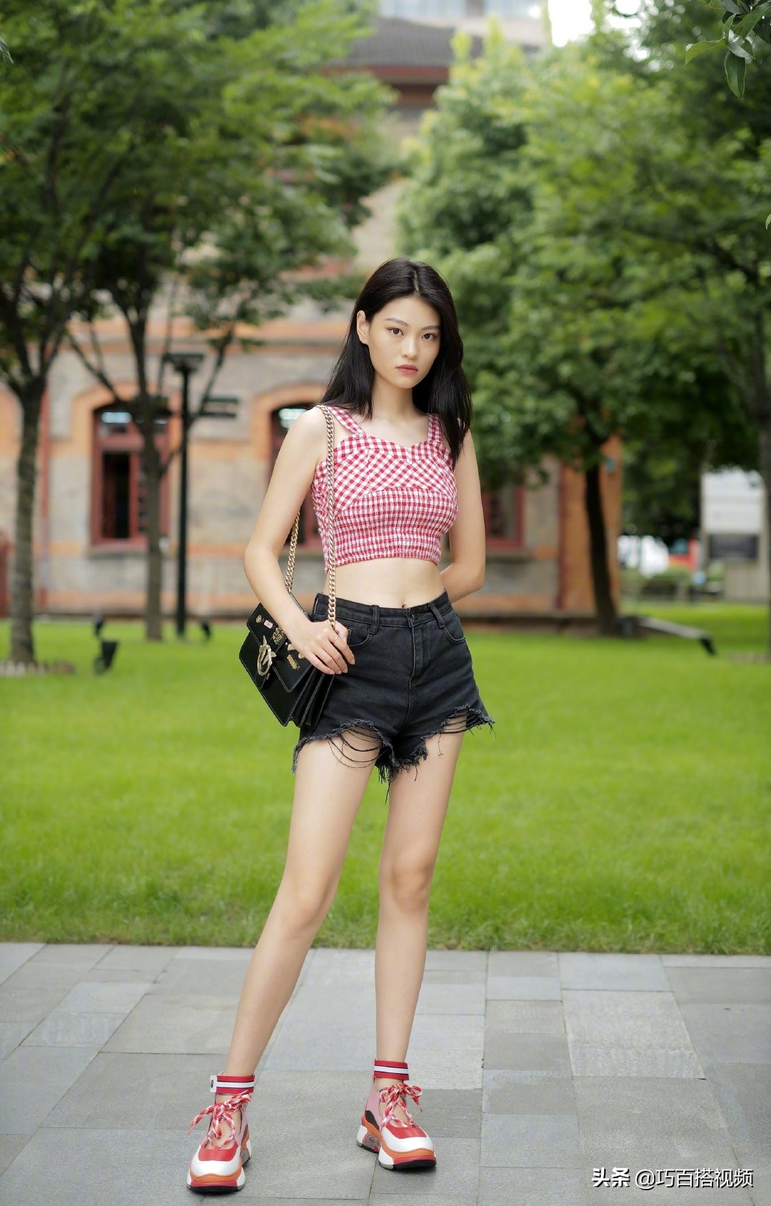 夏季露脐上衣胖mm,夏季女士上衣露脐装搭配