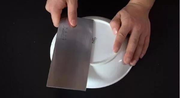 菜刀钝了怎么磨,菜刀没有磨刀石怎么磨才锋利