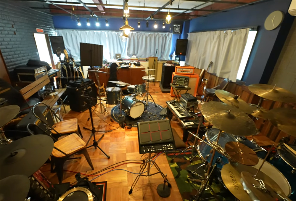 80后小伙回荒废10年农村大学,80后小伙回荒废十年的农村大学