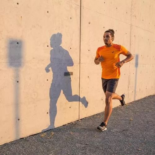 跑步小腿肌肉紧绷酸痛还可以跑吗,跑后小腿疼快速缓解的方法