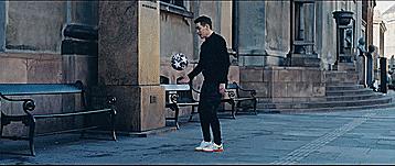 职业足球运动员教你如何颠球,足球教学颠球优质课