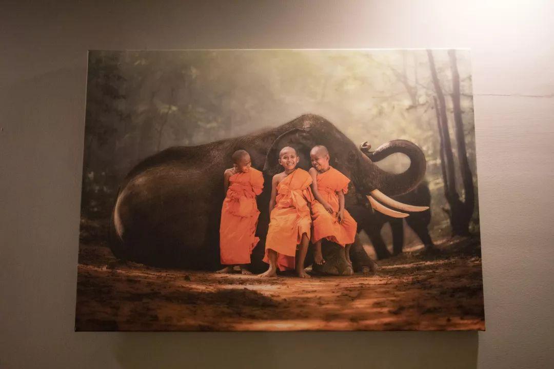 罗湖有家怪店，十个人来吃完饭后，老板居然多了一百个朋友