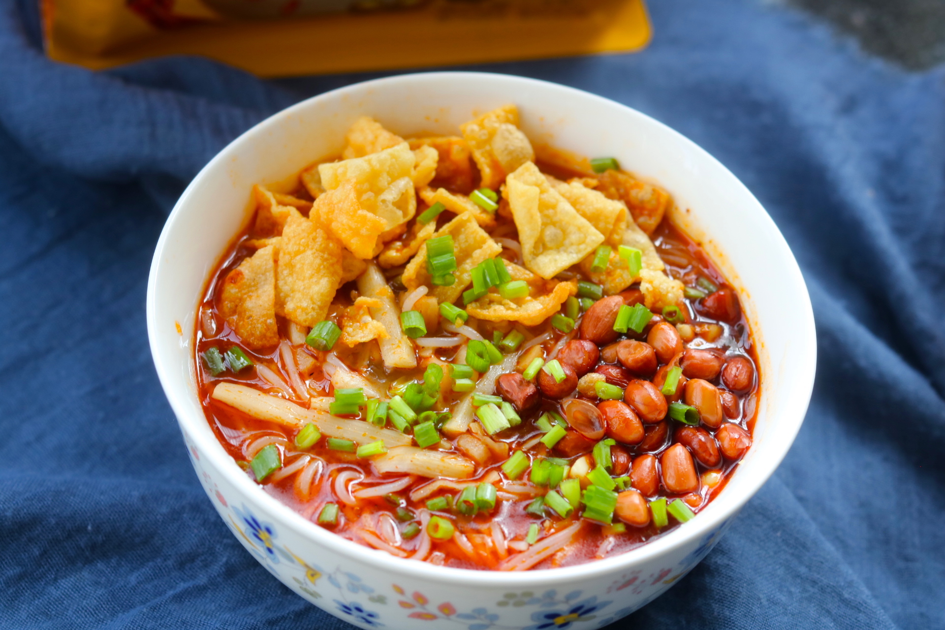 煮米粉用冷水还是热水下锅,煮米粉是冷水还是热水下锅