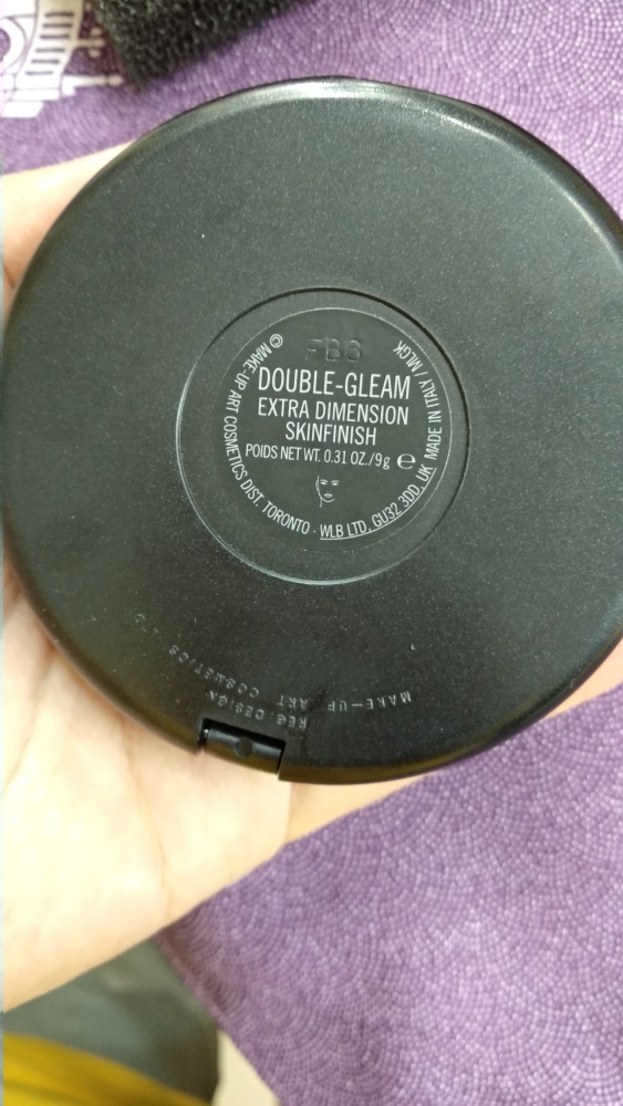 MAC家一贯的黑色版本包装+M·A·C的浮雕压盘设计使用介绍