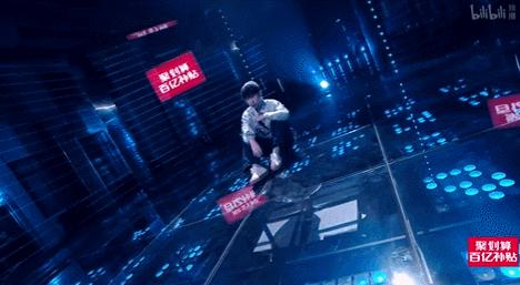 他来了，带着让rapper低头的节目来了