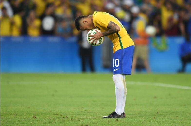 2019-2020足球竞赛规则全文解读,足球的基本常识及规则是什么