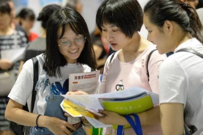 文科学什么专业薪水比较高,目前国内文科哪些专业薪资比较高