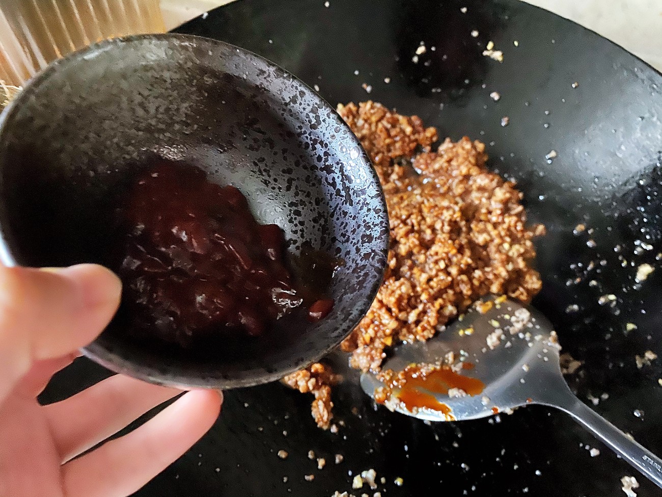 正宗酱肉包怎样做好吃,咸甜酱肉包做法步骤