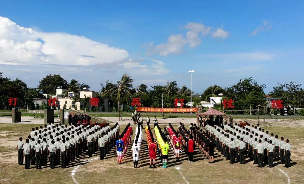 走一起去看nba,看场军营足球赛