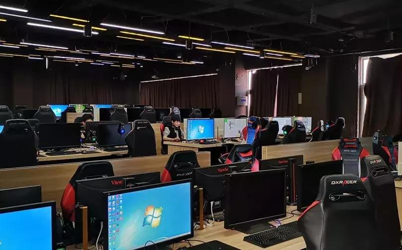 山东蓝翔学挖掘机视频,蓝翔学开挖掘机